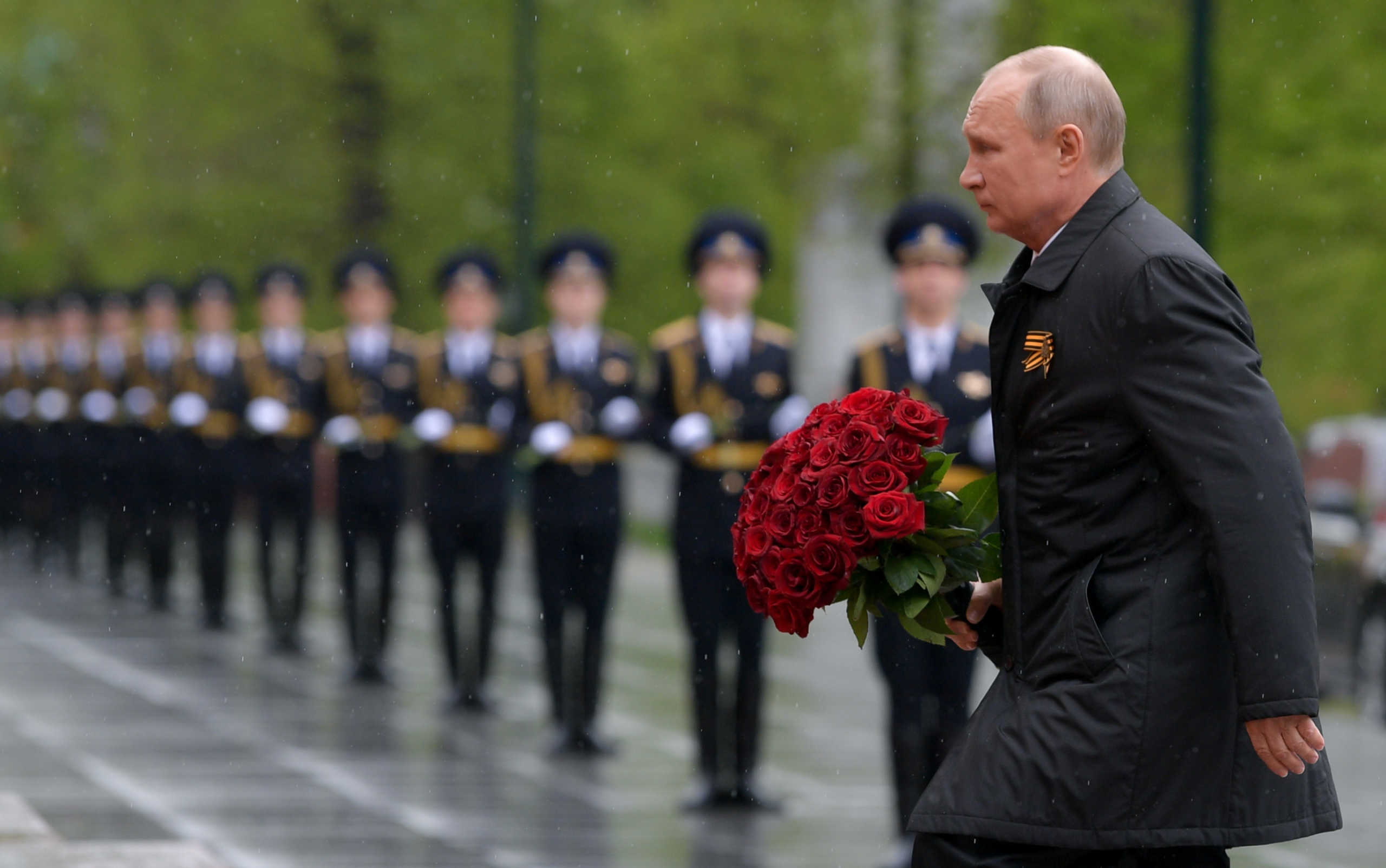 Фото путина с днем победы