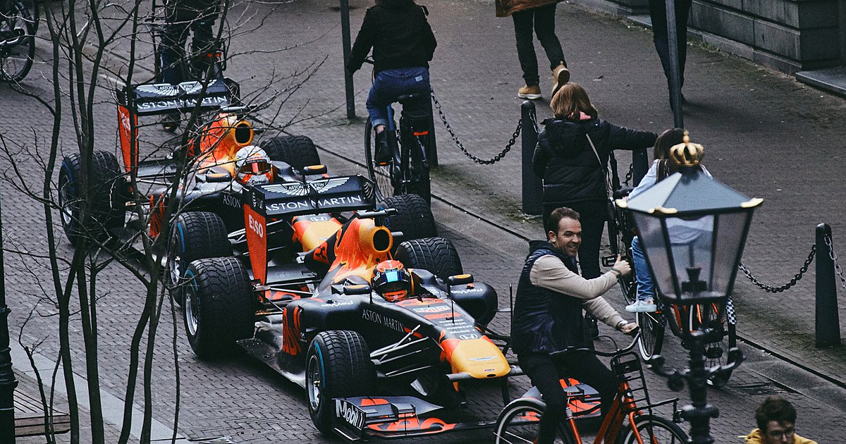 Formula 1: Βόλτα στους δρόμους της Ολλανδίας για τα μονοθέσια της Red Bull [vid]
