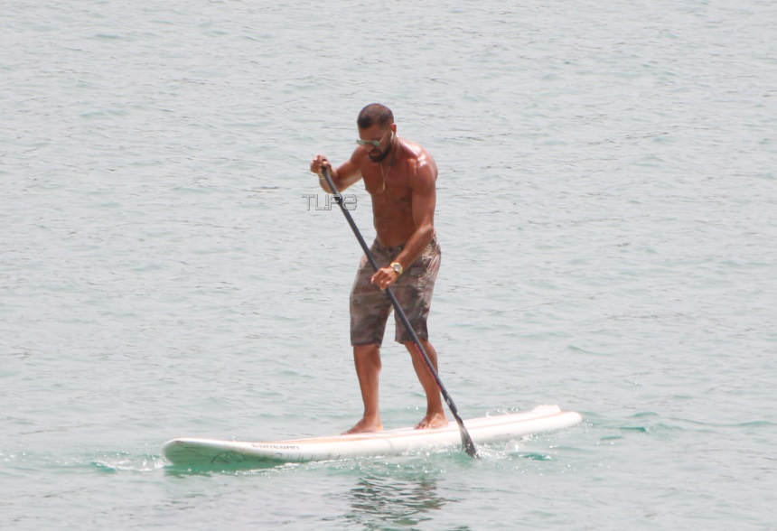 Γιάννης Μαρακάκης: Κάνει water sports στην Βουλιαγμένη και αναστατώνει τον γυναικείο πληθυσμό!