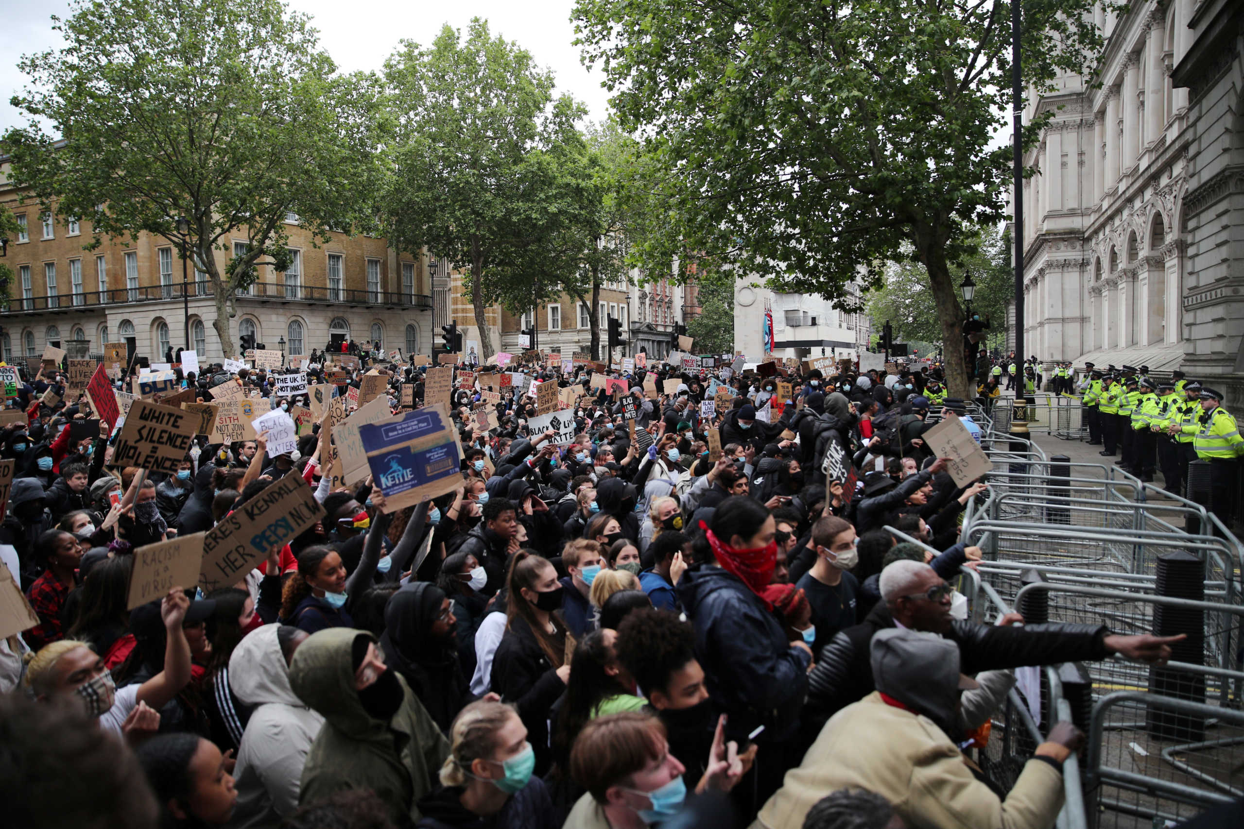 Λονδίνο: Μαζικές διαδηλώσεις και πάλι για τον Τζορτζ Φλόιντ (pics)