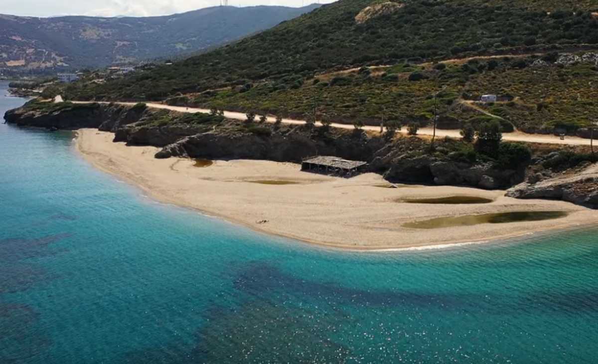 Εύβοια: Η πιο πολυσυζητημένη παραλία του φετινού καλοκαιριού από μια άλλη οπτική γωνία (Βίντεο)