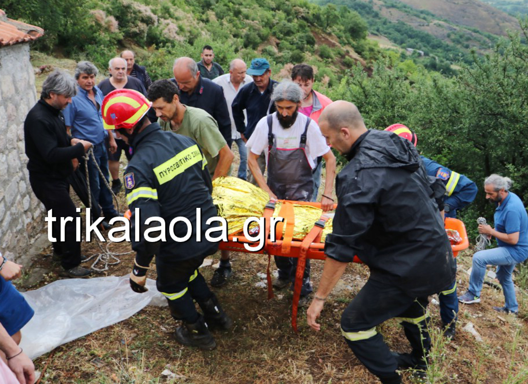 Τρίκαλα: Καρέ-καρέ η διάσωση άνδρα που έπεσε σε χαράδρα (video)