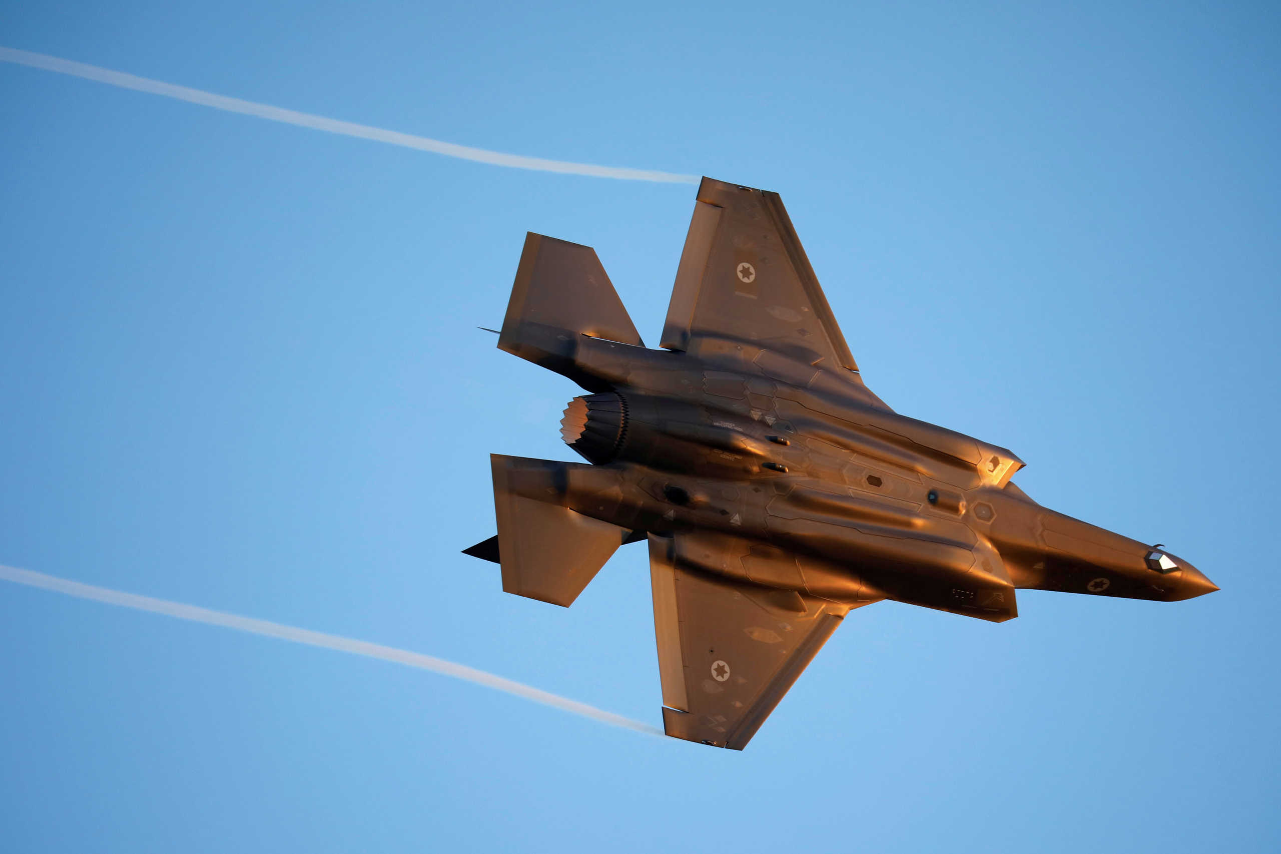 Israeli Air Force F-35 flies during an aerial demonstration at a graduation ceremony for Israeli air force pilots at the Hatzerim air base in southern Israel June 27, 2019. REUTERS