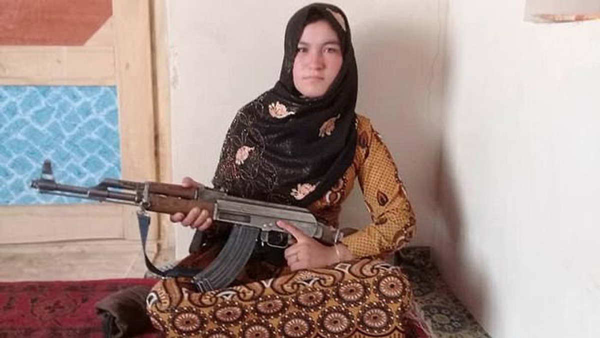 Έφηβη «Ράμπο» σκότωσε 2 Ταλιμπάν και τραυμάτισε πολλούς για να εκδικηθεί τον θάνατο των γονιών της