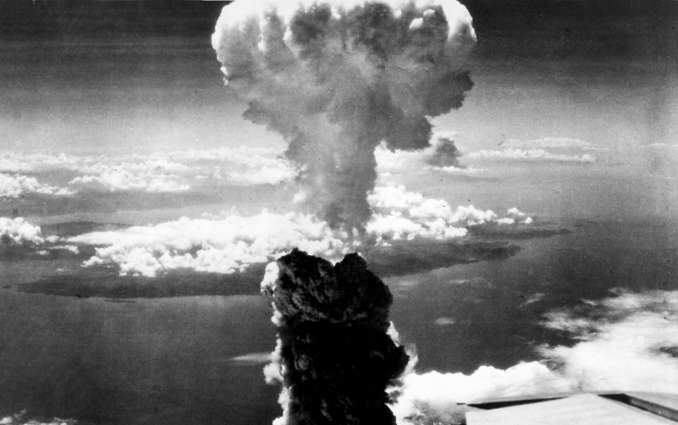 Момент ядерного взрыва. Атомная бомбардировка Нагасаки. Хиросима и Нагасаки атомная бомбардировка. Бомбардировка Хиросимы и Нагасаки 1945. Хиросима Нагасаки ядерный взрыв.