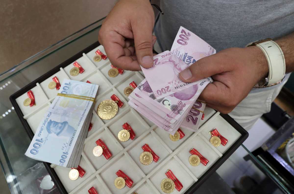 Τουρκία – κρίση: Φεύγουν οι ξένοι επενδυτές και οι εγχώριοι τα δίνουν όλα στο χρηματιστήριο