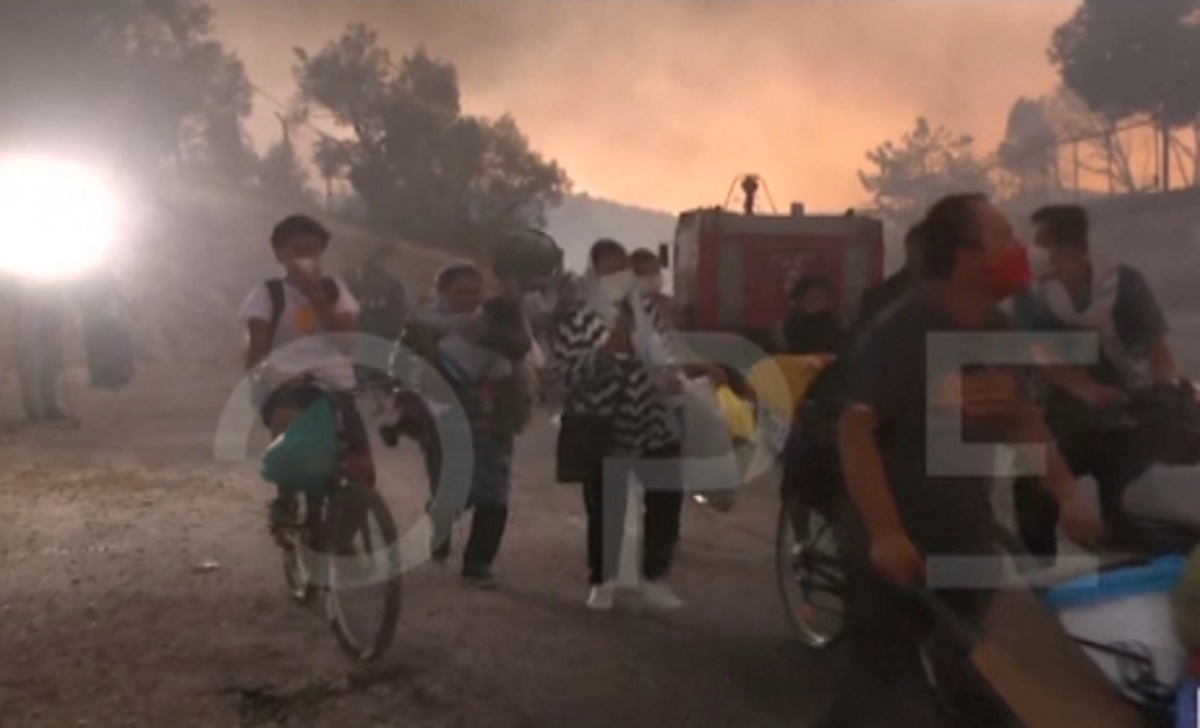 Νέα φωτιά στη Μόρια! Έτρεχαν να σωθούν από τις φλόγες πρόσφυγες με παιδιά (video)