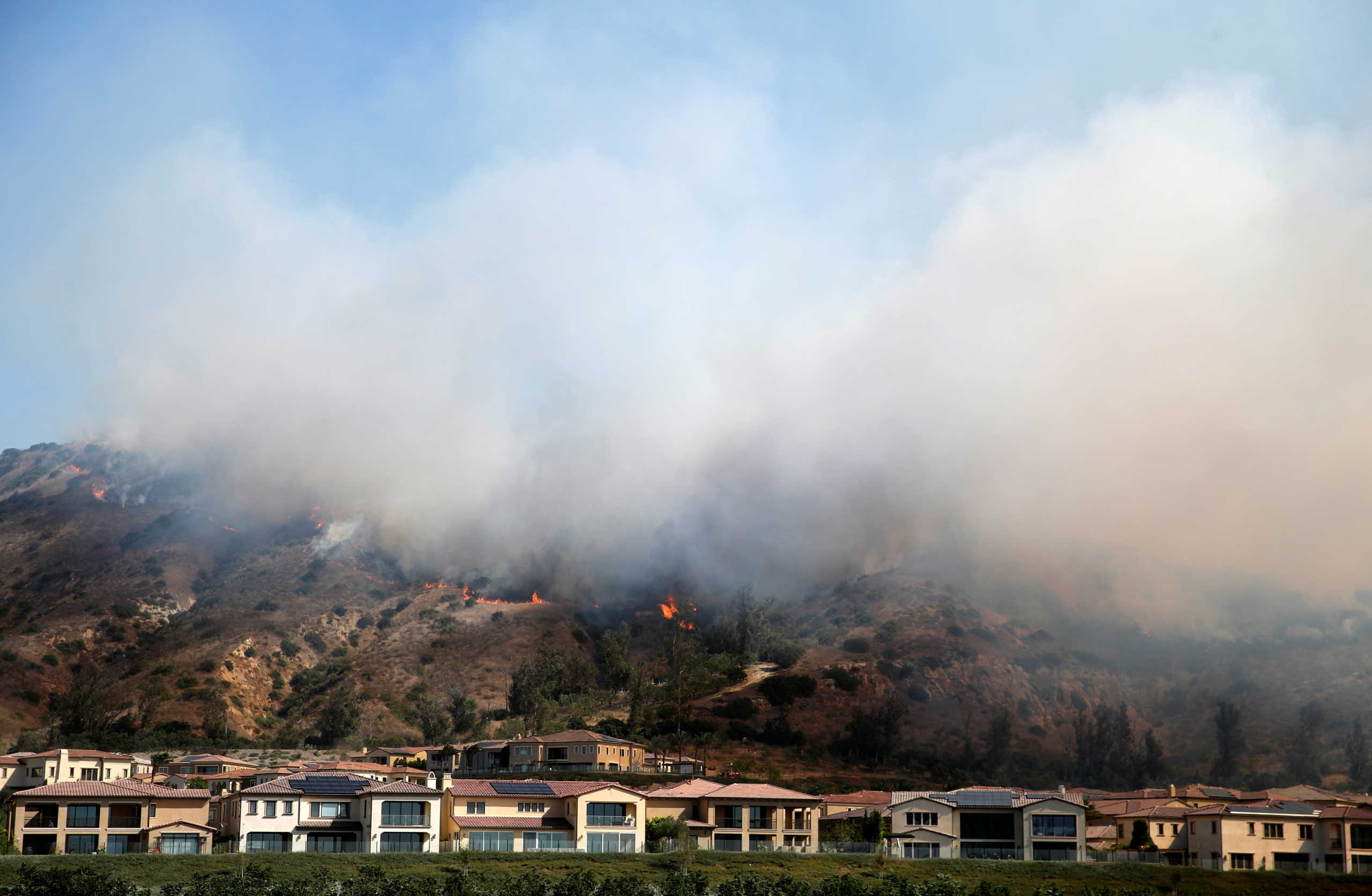 Μεγάλη φωτιά στην Καλιφόρνια – Απομακρύνθηκαν από τα σπίτια τους 60.000 κάτοικοι