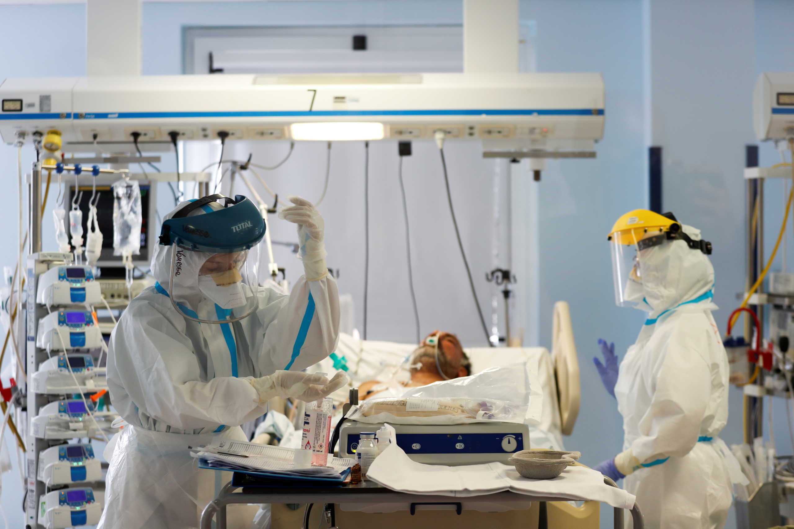 Κορονοϊός: Γεμίζουν τα νοσοκομεία – 295 εισαγωγές σε λίγες ώρες – Στους 201 οι διασωληνωμένοι