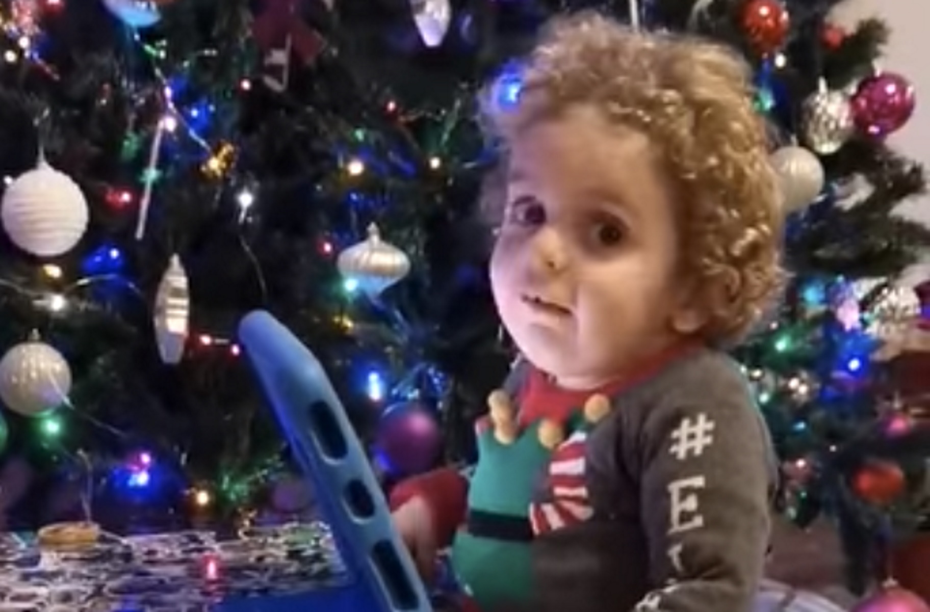 Χριστούγεννα στο σπίτι για τον μικρό Παναγιώτη Ραφαήλ: Στέλνει μήνυμα αισιοδοξίας (video)