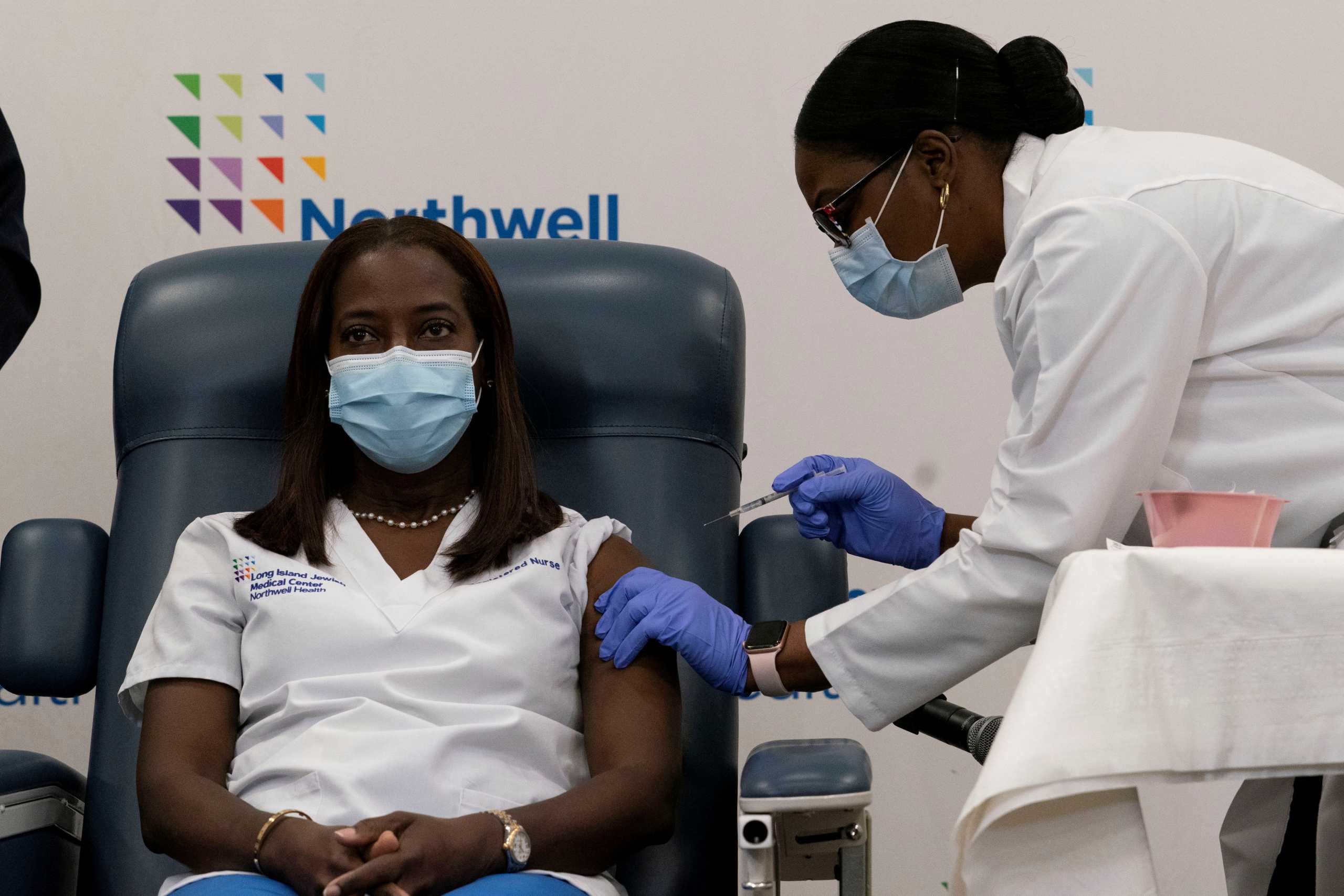 Sandra Lindsay,  a nurse at Long Island Jewish Medical Center, is inoculated with the coronavirus disease (COVID-19) vaccine by Dr. Michelle Chester from Northwell Health at Long Island Jewish Medical Center in New Hyde Park, New York, U.S., December 14, 2020.  Mark Lennihan