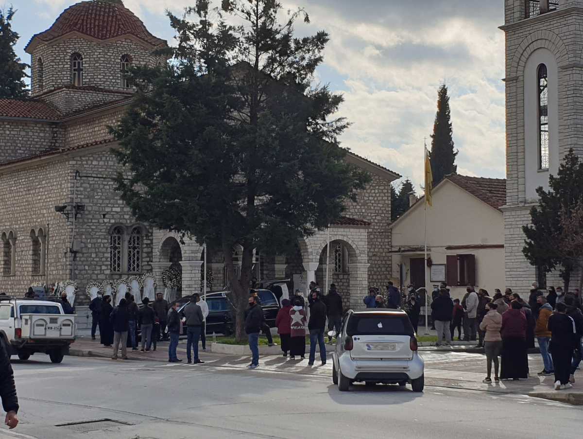 Τρίκαλα: Χαμός από Ρομά στην κηδεία του Ηλία Φουντούνα (video)