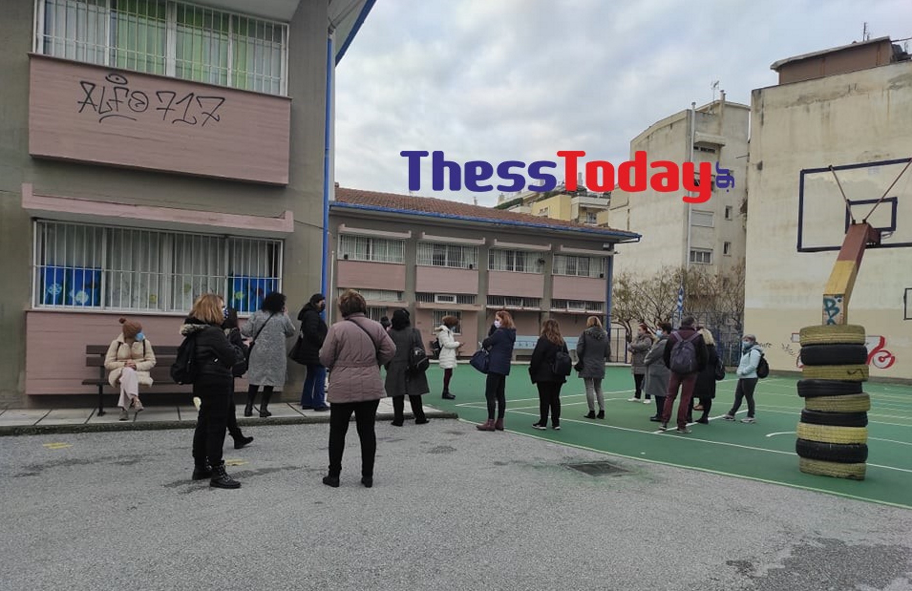 Σχολεία: Εκπαιδευτικοί στην ουρά για rapid test στην Καλαμαριά (pics)