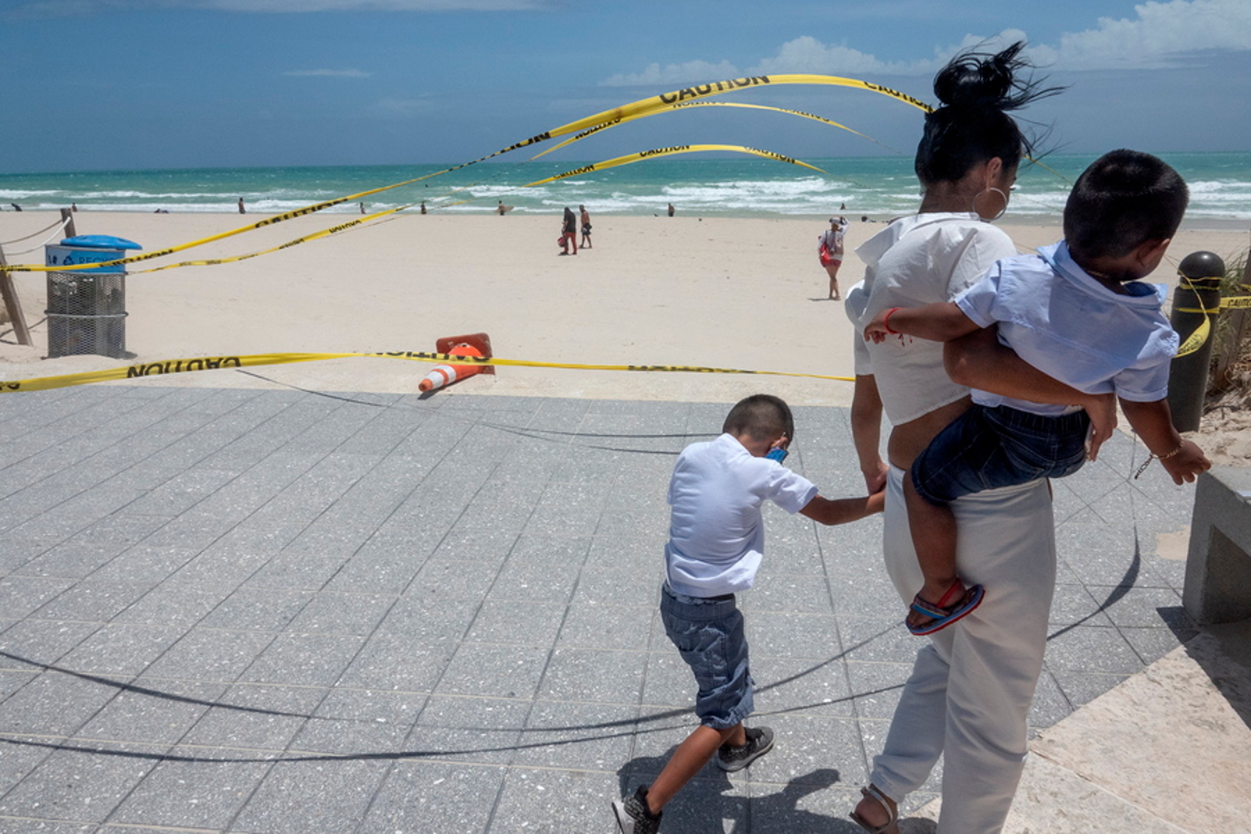 Θρίλερ στις Μπαχάμες: Γυναίκα βρήκε σε παραλία μπάλα τιτανίου που έπεσε από το διάστημα