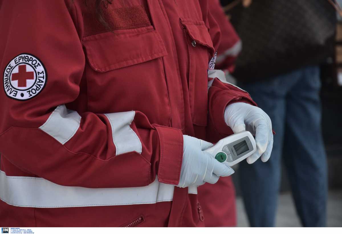 Κακοκαιρία «Μήδεια»: Ο Ερυθρός Σταυρός βοηθά στη μεταφορά ευπαθών ομάδων στα εμβολιαστικά κέντρα