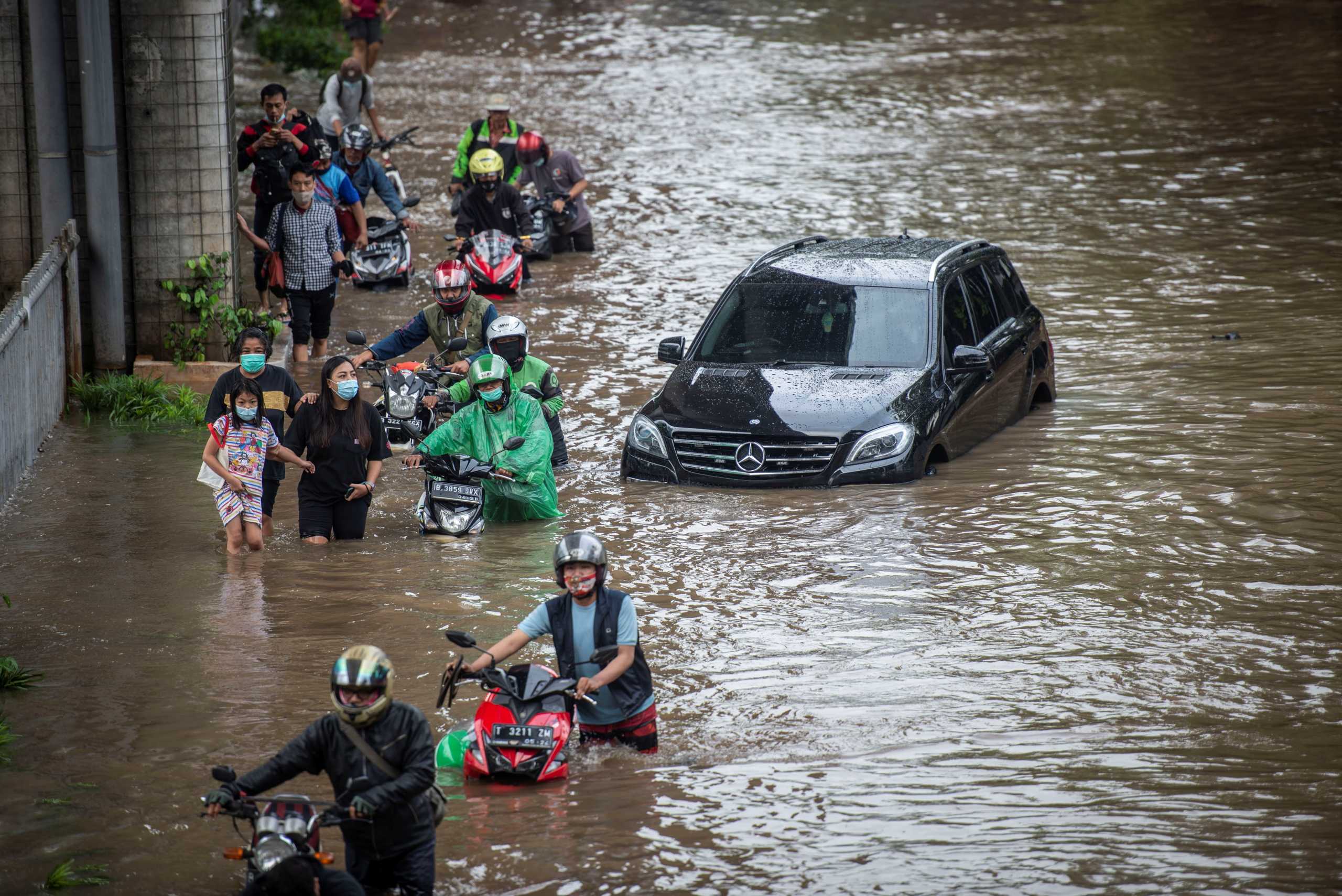 Ινδονησία: Νέες καταστροφικές πλημμύρες σαρώνουν την Τζακάρτα