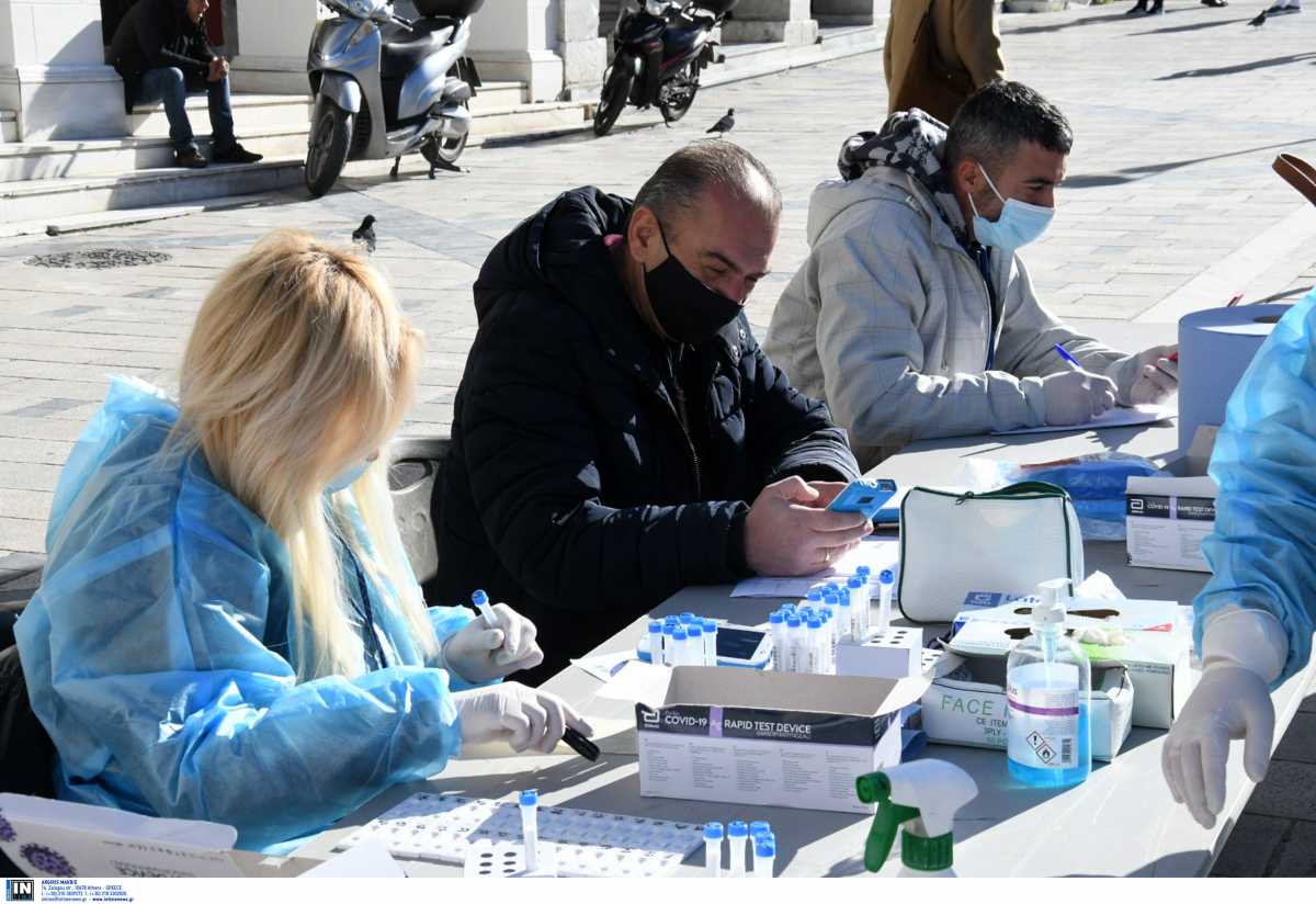 Μαζικά rapid test σε 102 σημεία της χώρας για το άνοιγμα του λιανεμπορίου τη Δευτέρα