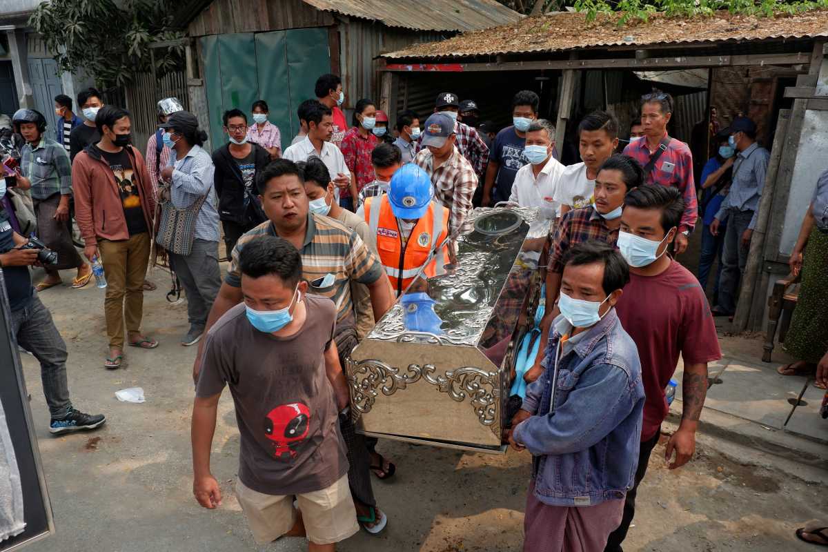 Πραξικόπημα Μιανμάρ: «Λουτρό αίματος» στην Ρανγκούν – ΟΗΕ και ΗΠΑ καταδικάζουν τη βία κατά των διαδηλωτών (pics, vids)