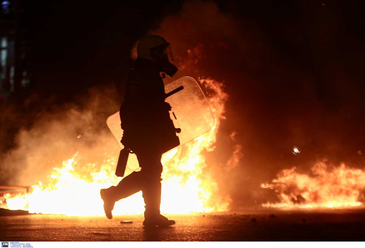 Νύχτα κόλαση στη Νέα Σμύρνη: Το χρονικό των βίαιων επεισοδίων