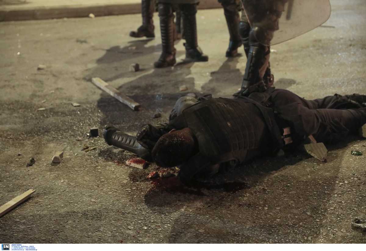 Νέα Σμύρνη: «Μου έλεγαν εδώ θα πεθάνεις» – Ο αστυνομικός περιγράφει την επίθεση