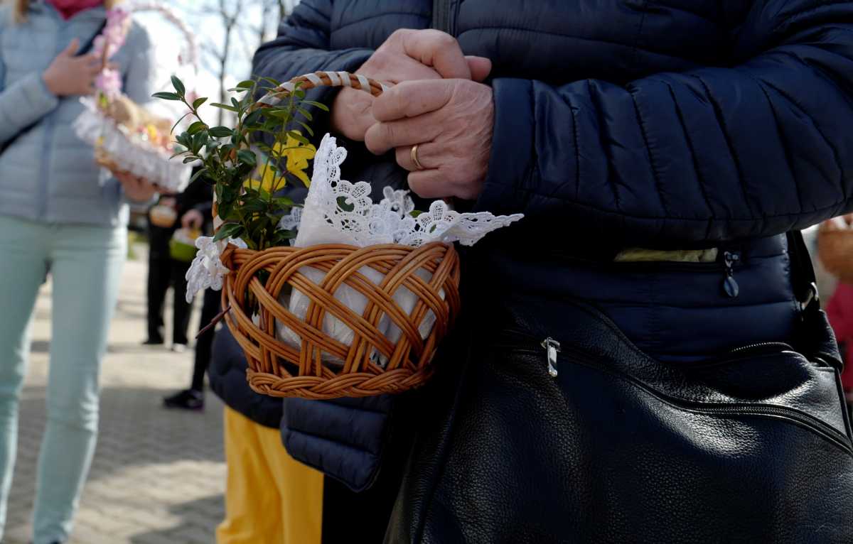 Για δεύτερη φορά εκατομμύρια άνθρωποι γιορτάζουν το Πάσχα σε lockdown