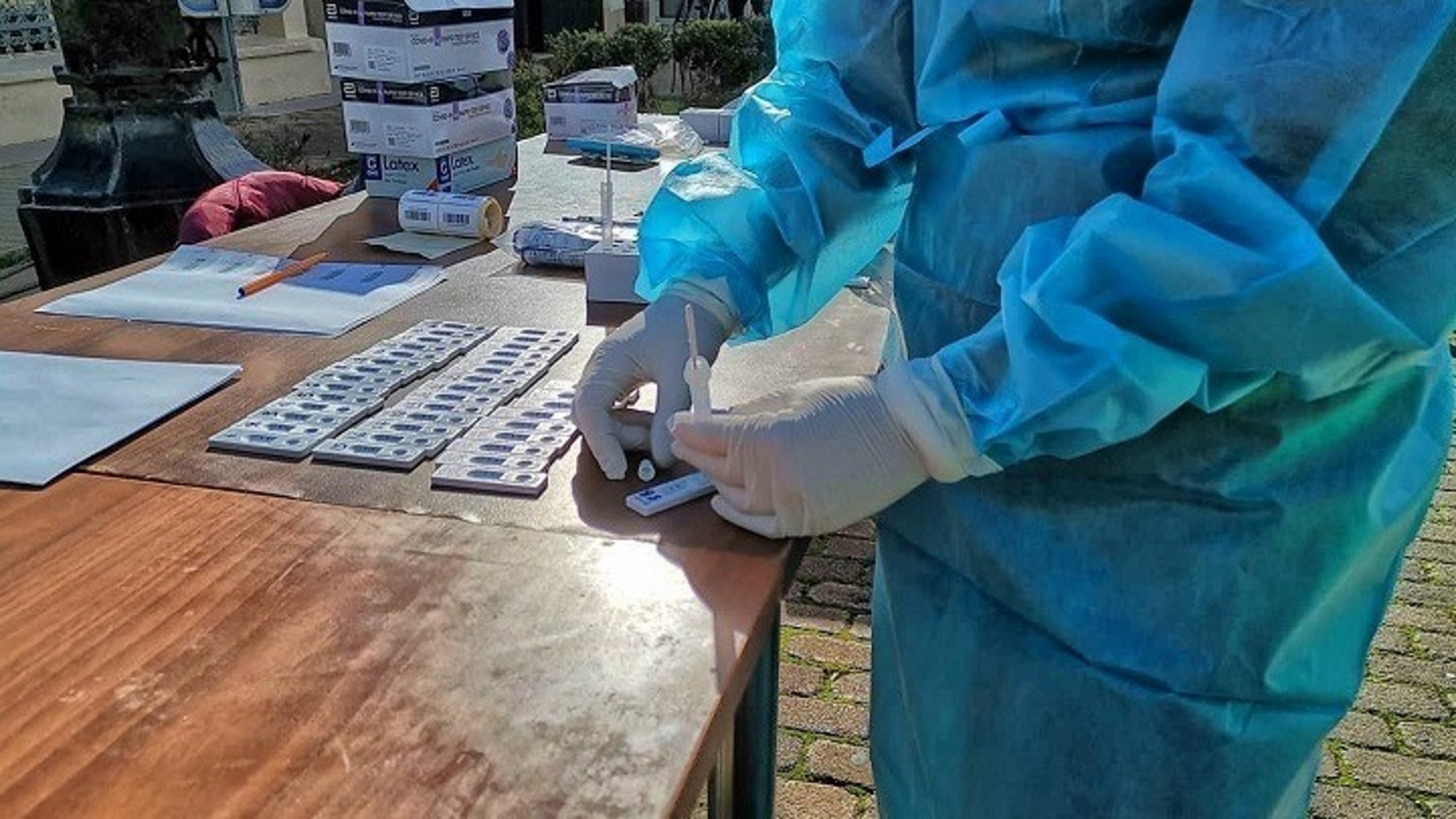 Τζανάκης: Έως 20.000 τα πραγματικά κρούσματα – Οργή για τους χειρισμούς για εμβόλιο της AstraZeneca