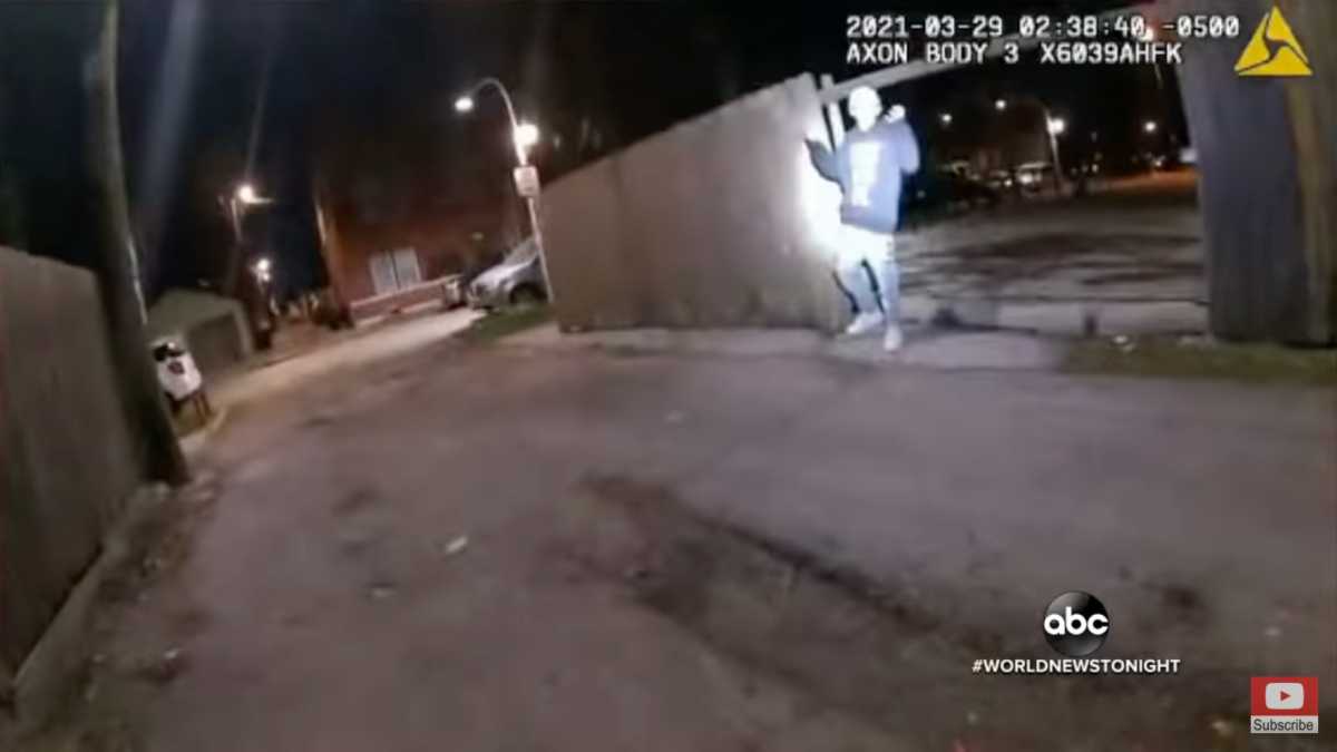 Νέο βίντεο σοκ στις ΗΠΑ: Αστυνομικός πυροβολεί 13χρονο που έχει σηκώσει τα χέρια ψηλά