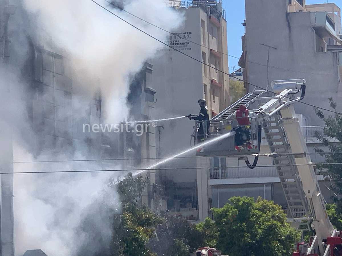 Φωτιά σε κτίριο στον Πειραιά