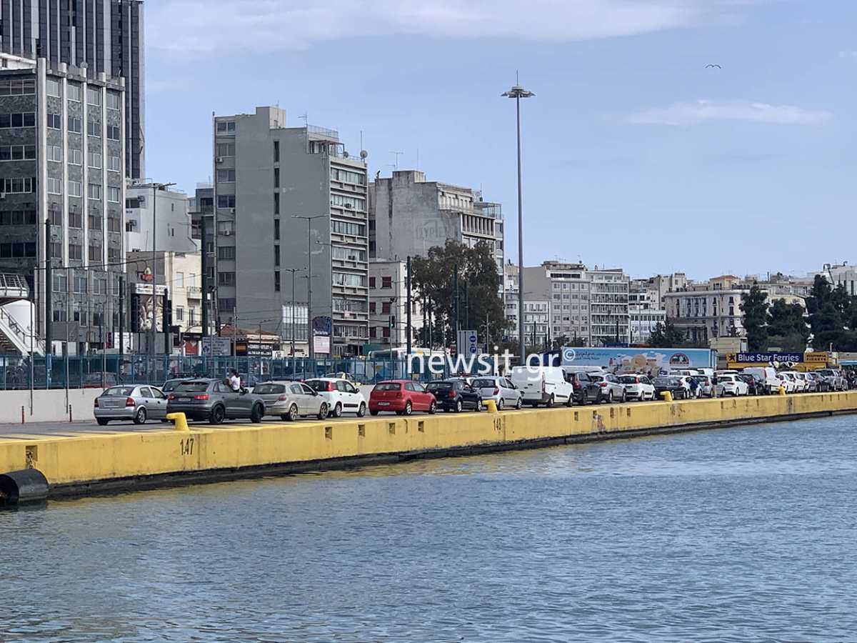 Μπλόκο στα διόδια και αυξημένη κίνηση στο λιμάνι του Πειραιά – Έλεγχοι παντού