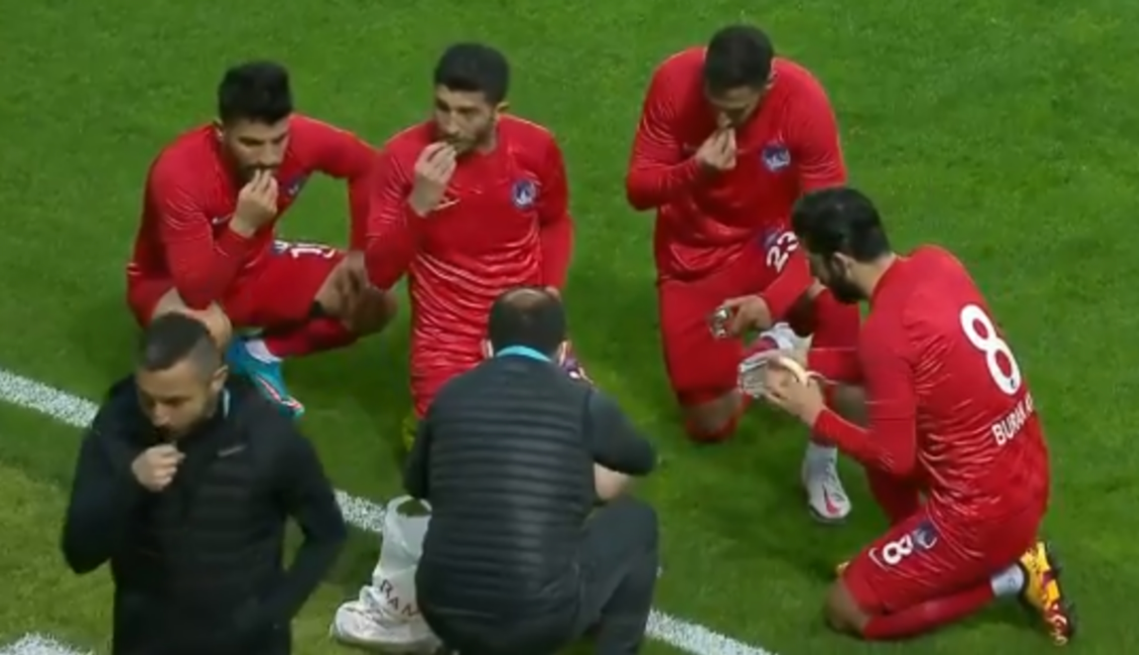Παίκτες στην Τουρκία έφαγαν την ώρα του αγώνα λόγω ραμαζανίου
