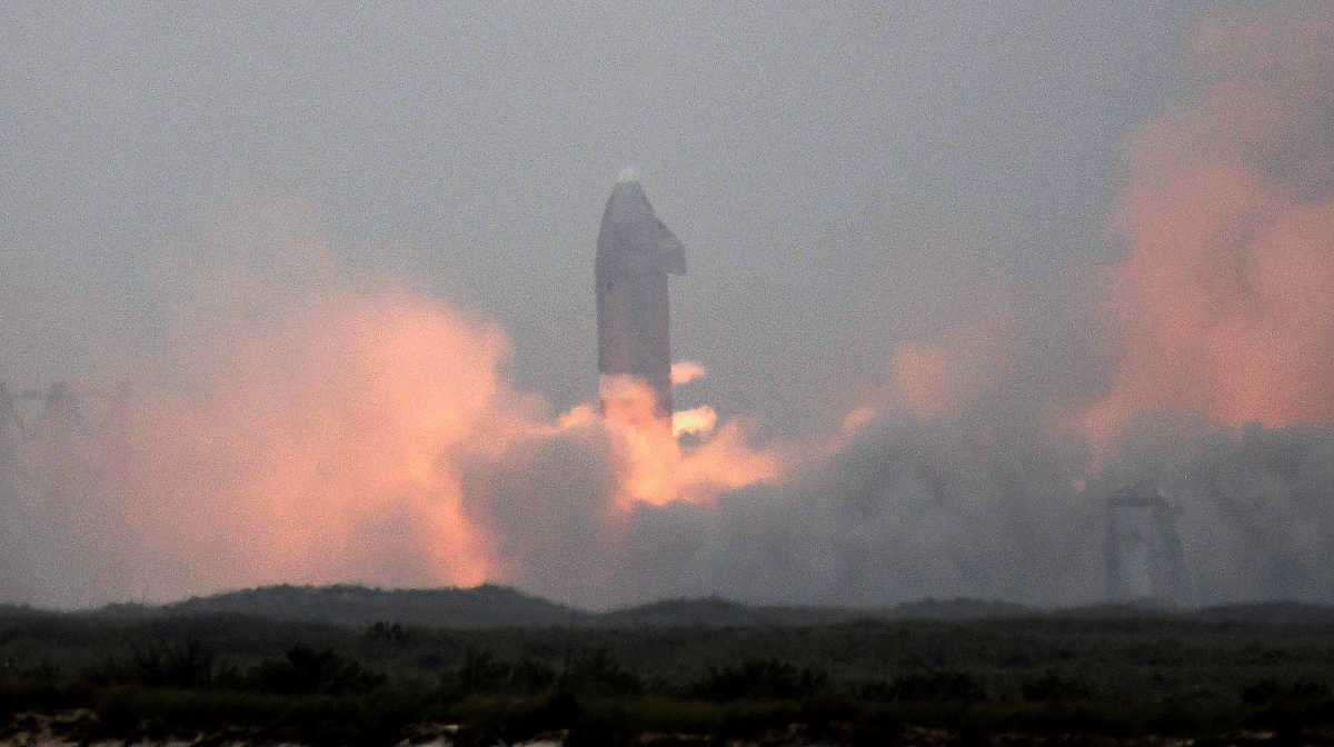 Τα κατάφερε ο πύραυλος της SpaceX: Προσεδαφίστηκε χωρίς να… εκραγεί (vid, pics)