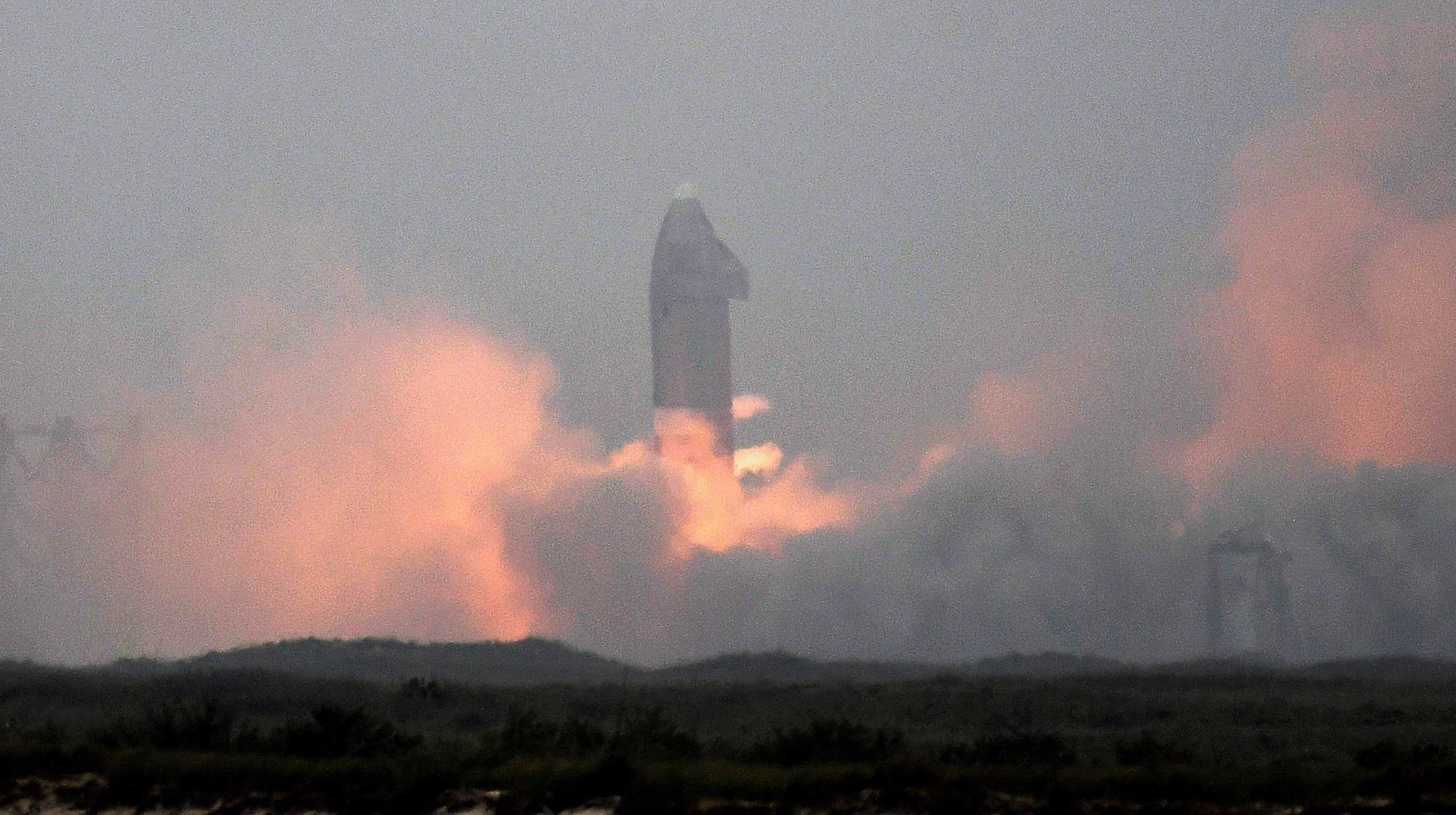 Τα κατάφερε ο πύραυλος της SpaceX: Προσεδαφίστηκε χωρίς να… εκραγεί (vid, pics)