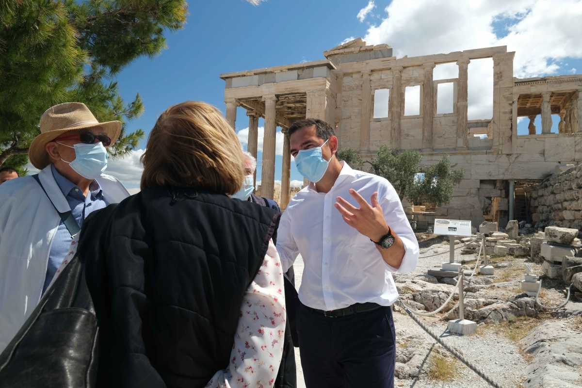 Το υπουργείο Πολιτισμού επιβεβαιώνει τον διάλογο Τσίπρα – Μενδώνη στην Ακρόπολη