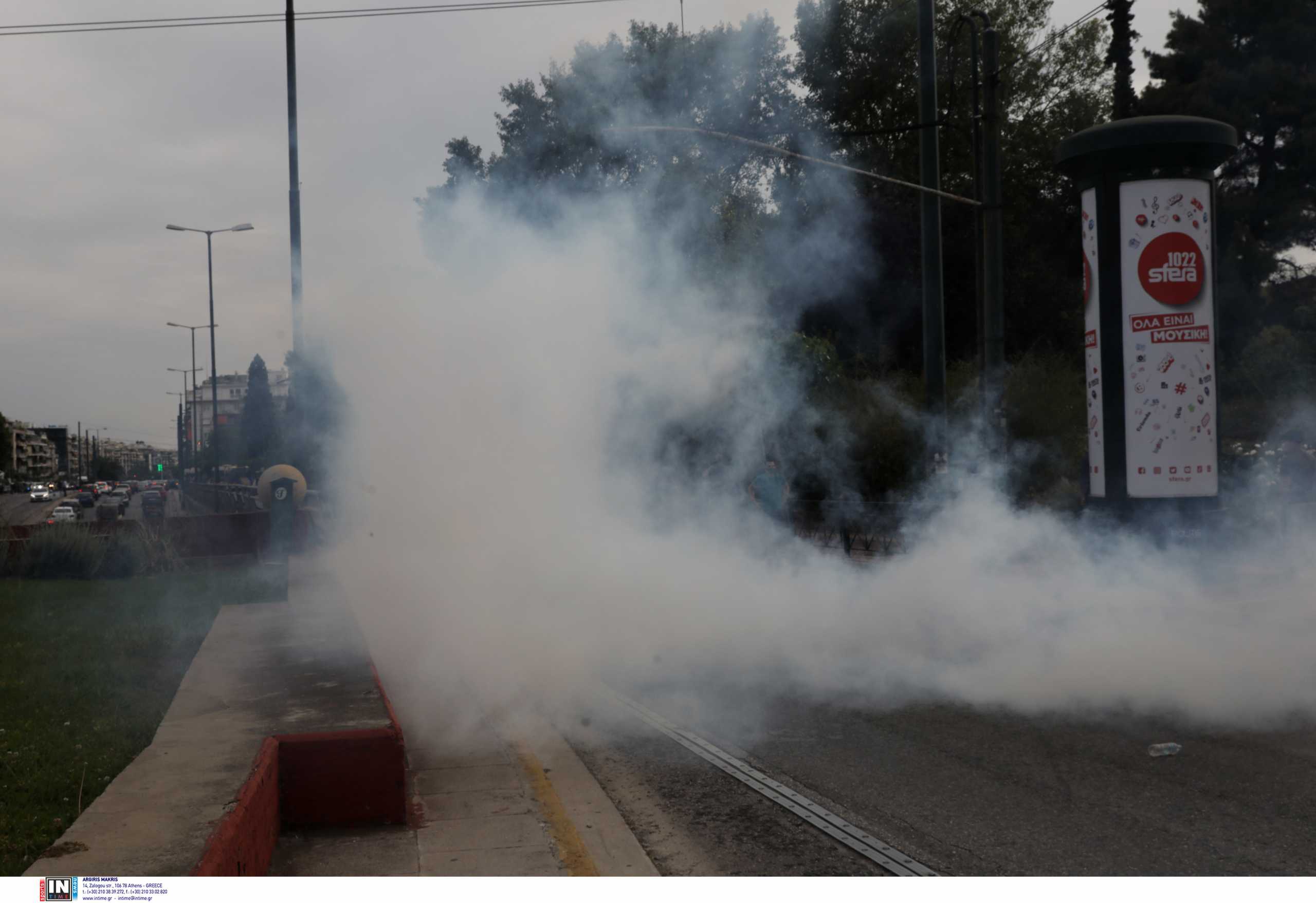 Ένταση και χημικά έξω από την πρεσβεία του Ισραήλ – Μποτιλιάρισμα στην κάθοδο της Κηφισίας