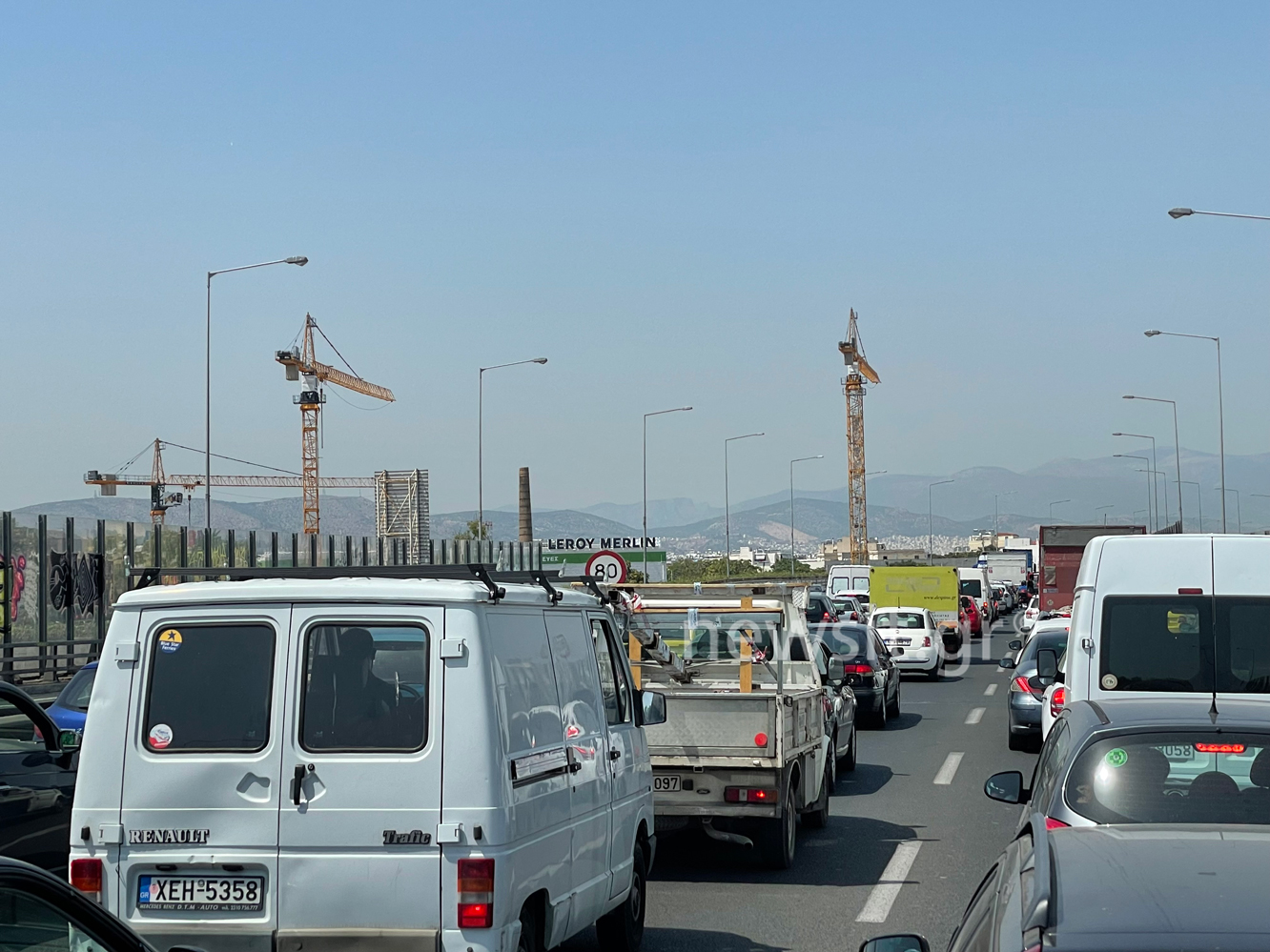 Κηφισσός: Σοβαρό τροχαίο στο ρεύμα προς Πειραιά – Οι πρώτες εικόνες μετά τη σύγκρουση αυτοκινήτου με μηχανή