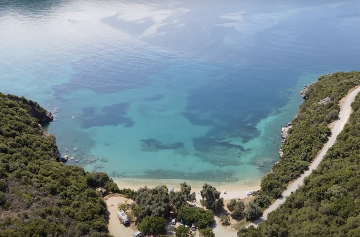 Η ελληνική παραλία με το γλυκό νερό που είναι για λίγους