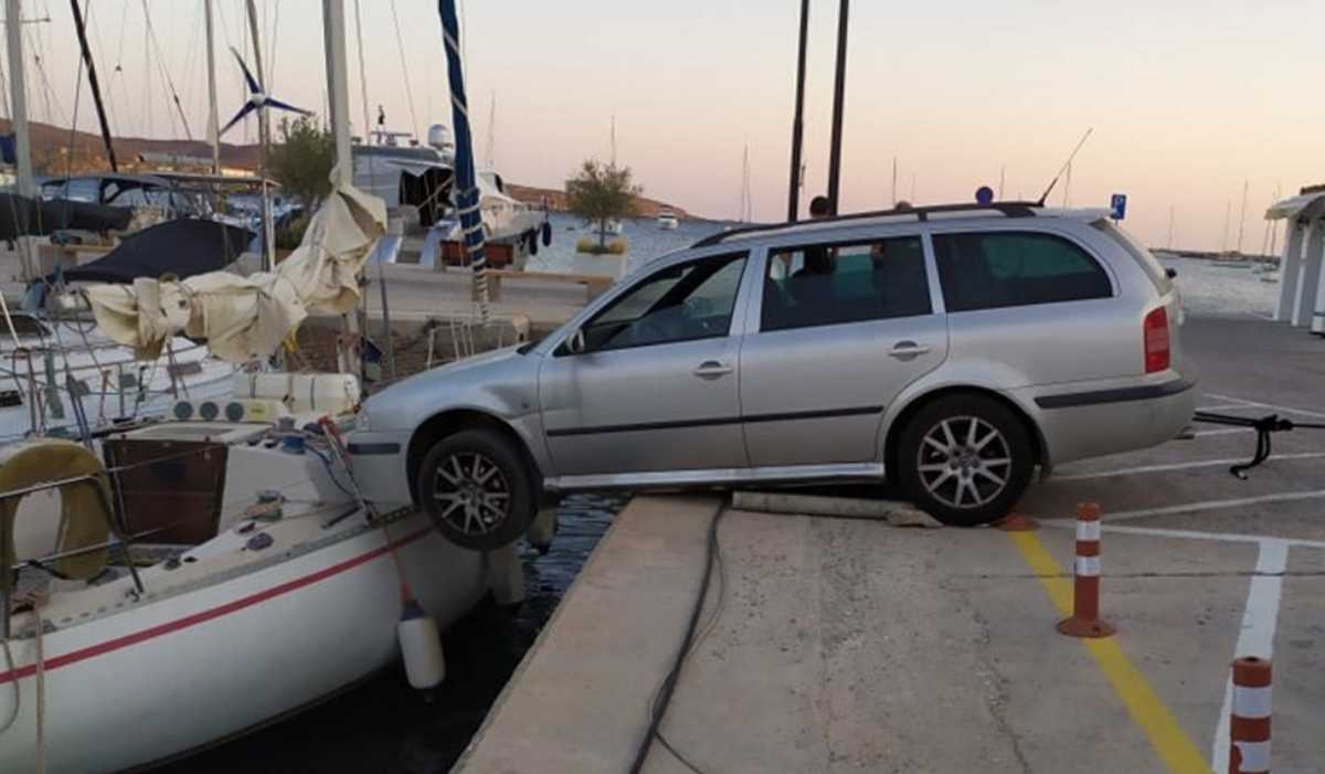 Σύρος: Αυτοκίνητο τράκαρε με ιστιοπλοϊκό σκάφος στη μαρίνα – Οι εικόνες που θα μείνουν αξέχαστες