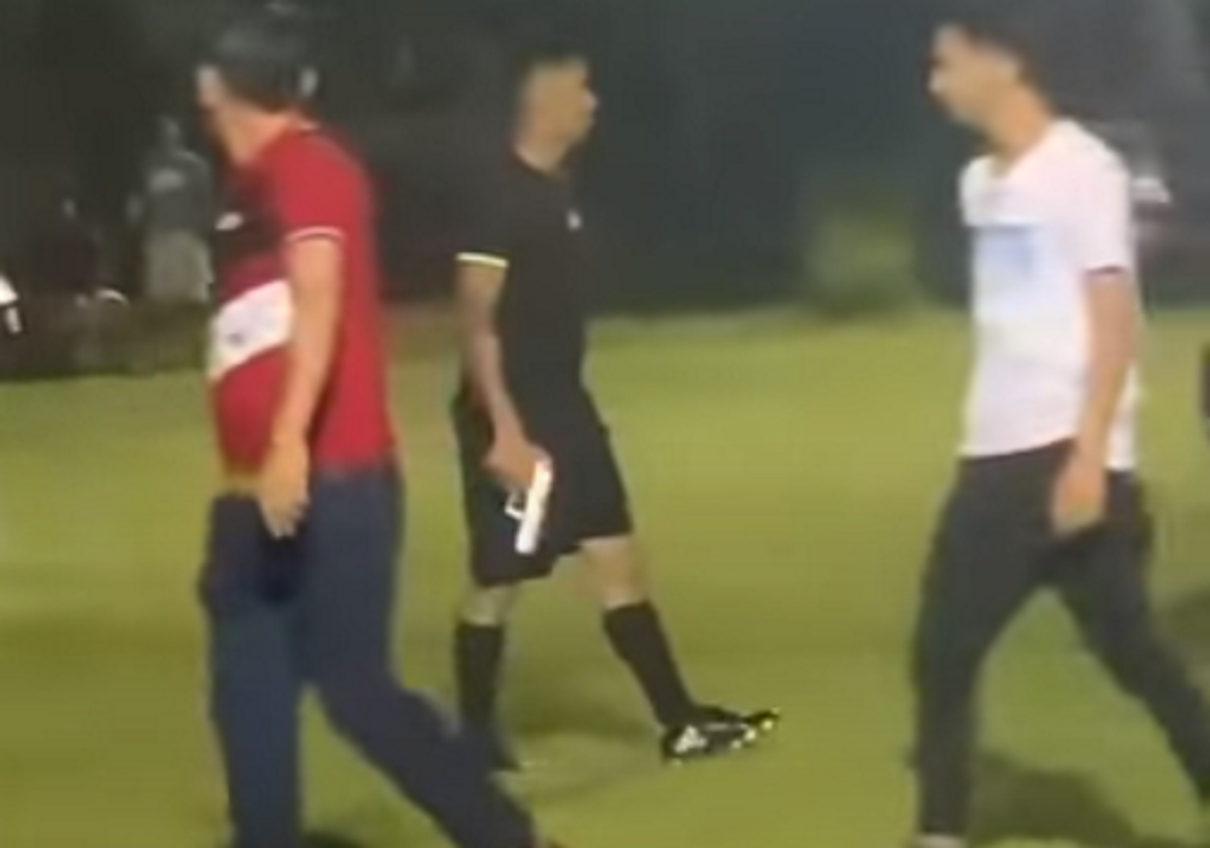 Διαιτητής στην Ονδούρα έβγαλε όπλο για να μην τον λιντσάρουν παίκτες και οπαδοί