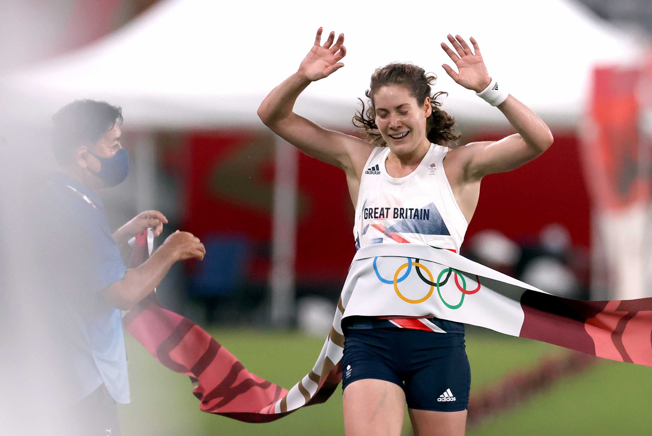 Tokyo 2020 Olympics - Modern Pentathlon - Women's Laser-Run - Tokyo Stadium - Tokyo, Japan - August 6, 2021. Kate French of Britain crosses the finish line to win gold REUTERS