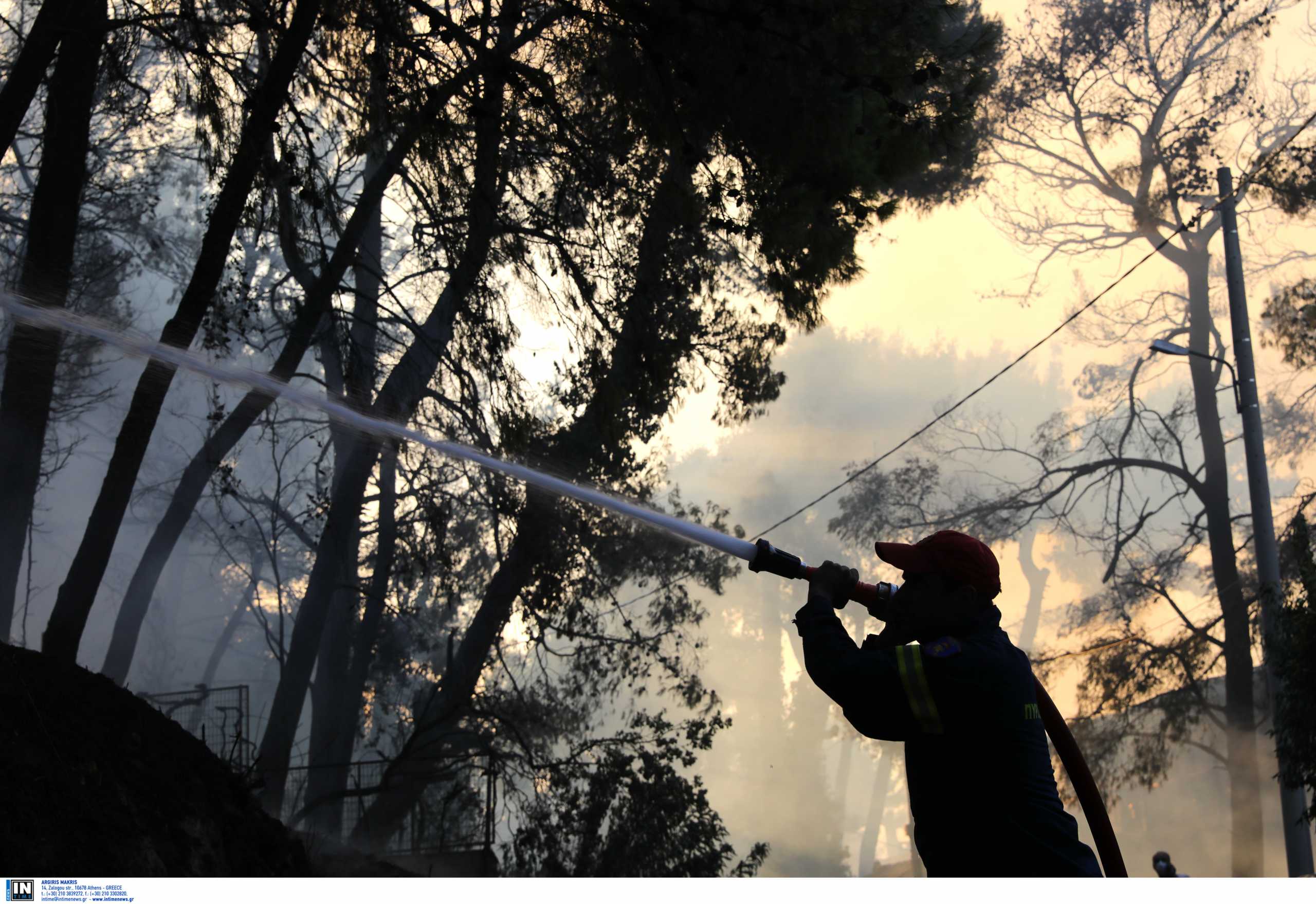 Πολύ υψηλός κίνδυνος πυρκαγιάς και τη Δευτέρα σε πέντε περιφέρειες