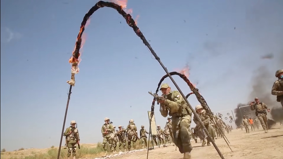 «Τρελάθηκαν» οι Spetsnaz: Η πρωτότυπη εκπαίδευση Ρώσων κομάντο με φλεγόμενα εμπόδια