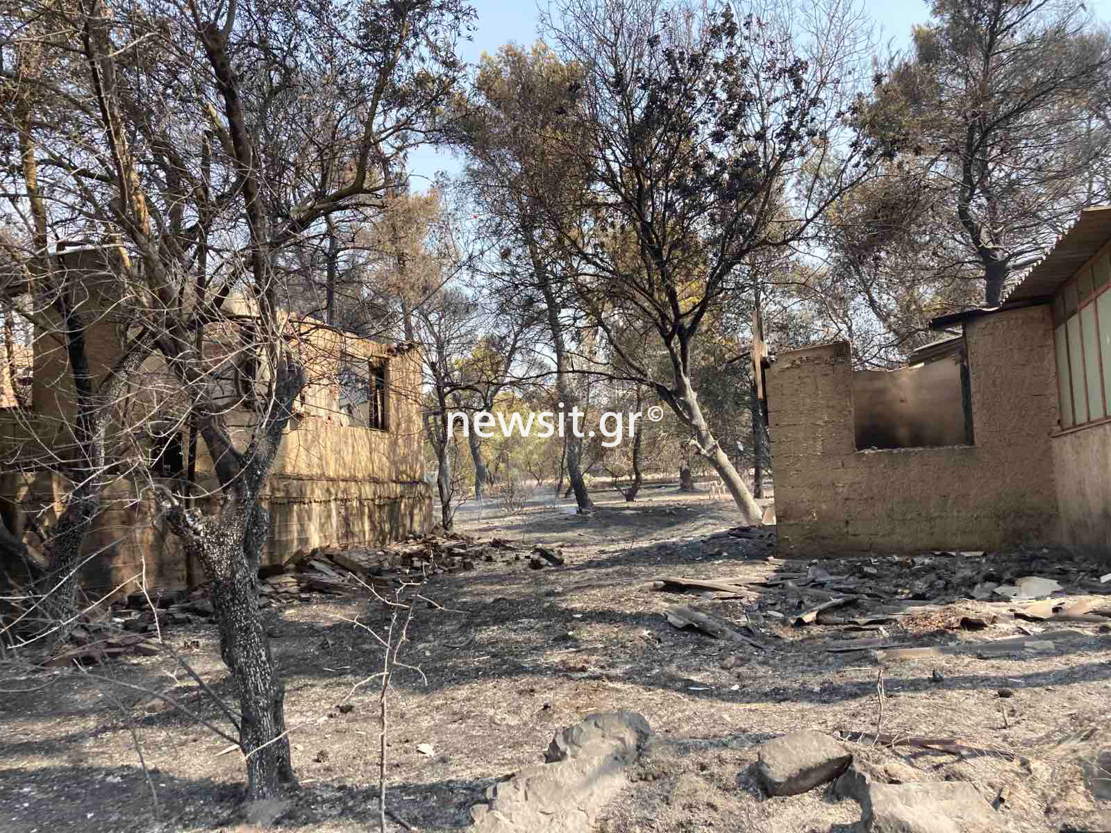 Φωτιά στην Βαρυμπόμπη: Αναζωπυρώσεις και βοήθεια και από τον στρατό