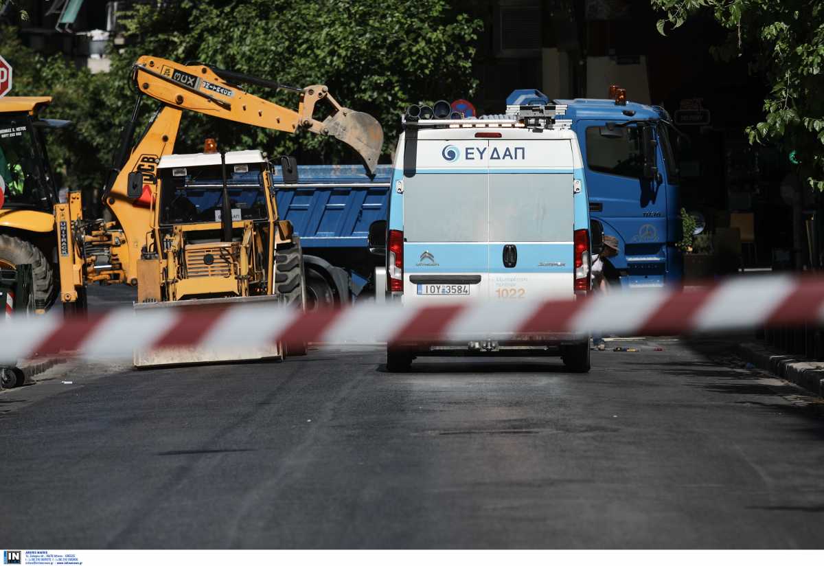 Κλειστές Σόλωνος και Μασσαλίας – Έσπασε αγωγός της ΕΥΔΑΠ