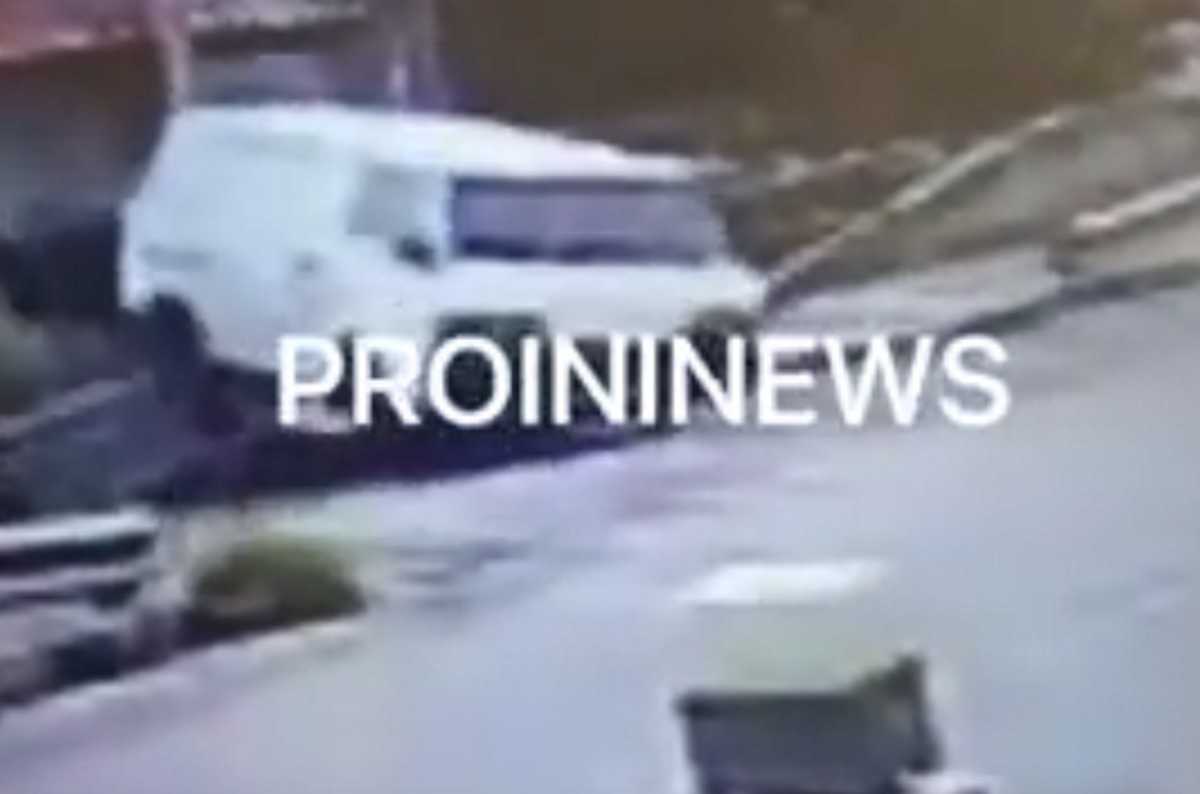 Καβάλα: Βίντεο ντοκουμέντο με την «τρελή» πορεία λευκού φορτηγού που καταλήγει σε στέγη σπιτιού