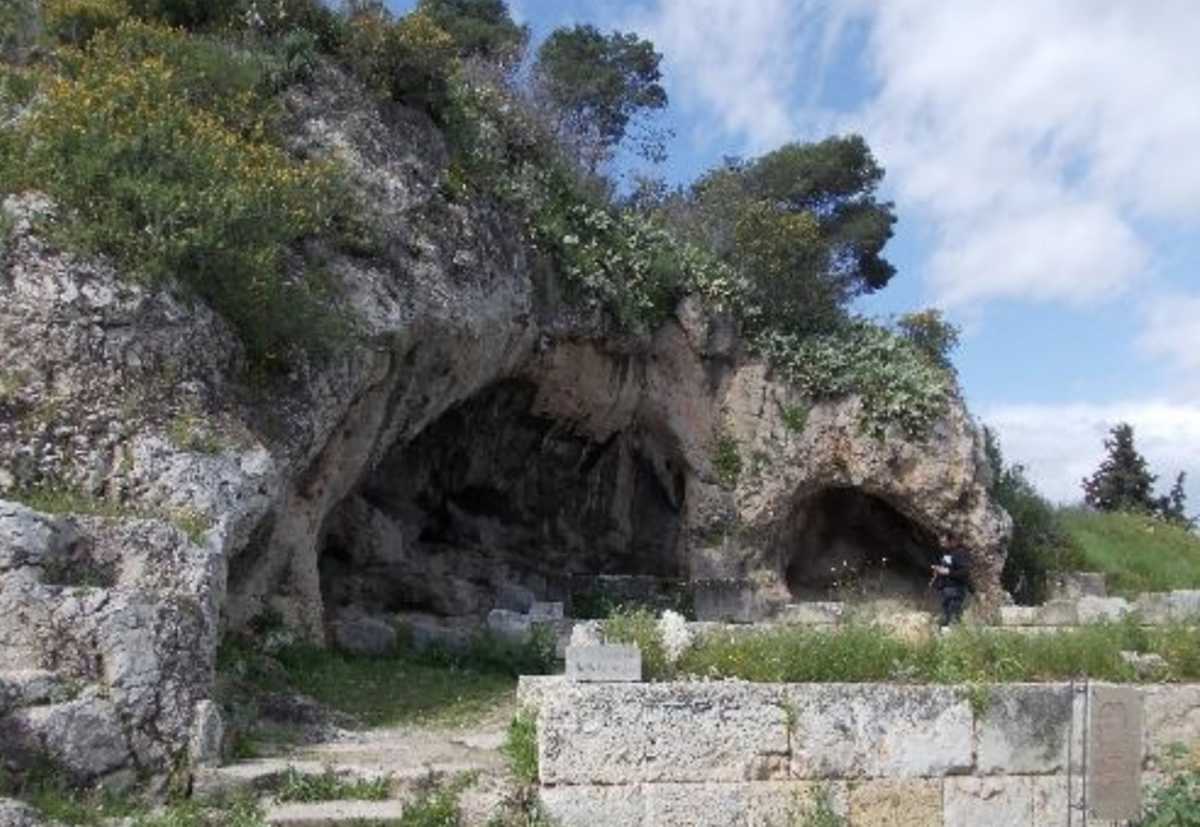 Πλουτώνιο Σπήλαιο: Τα αινίγματα και οι θρύλοι στην Αττική για τον Κάτω Κόσμο