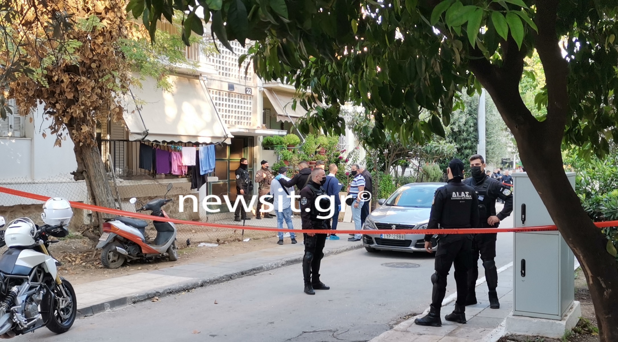 Δολοφονία στο Αιγάλεω – Γείτονας 55χρονης στο newsit.gr: «Την είχε απειλήσει πολλές φορές ο γιος της»