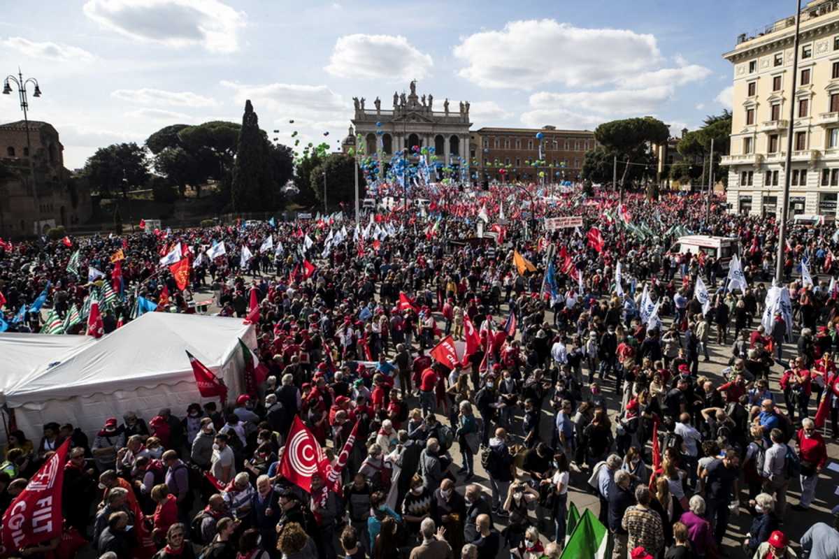 Ιταλία: 200.000 άνθρωποι σε συγκέντρωση κατά του φασισμού στη Ρώμη