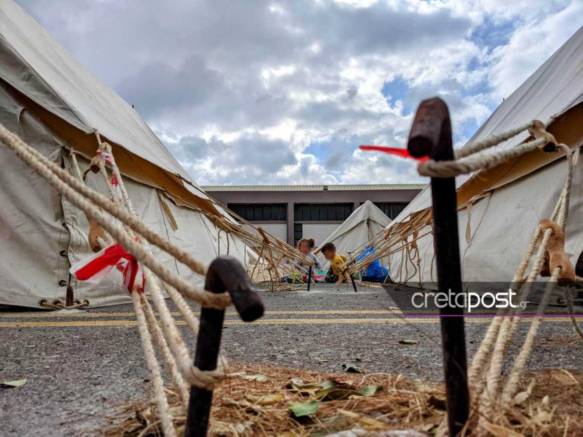 Κρήτη: Θετικό στον κορονοϊό βρέφος που έμενε σε σκηνή σεισμόπληκτων