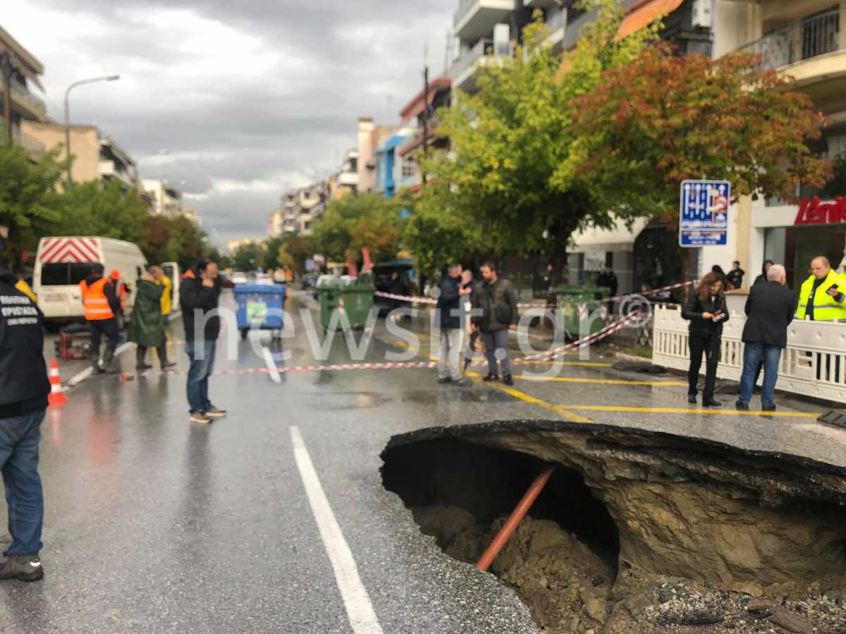 Καιρός – Θεσσαλονίκη: «Πόλεμος» για την τεράστια τρύπα που «ρούφηξε» λεωφορείο