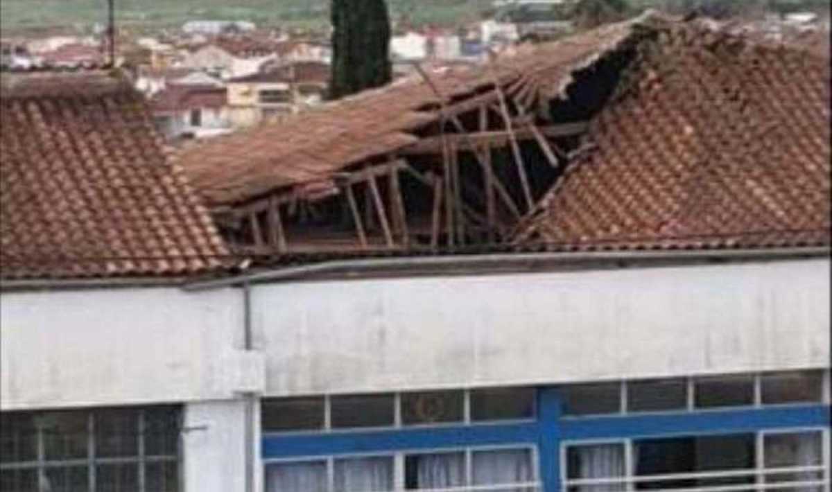 Ελασσόνα: Κατέρρευσε η οροφή σε συστεγασμένα σχολεία